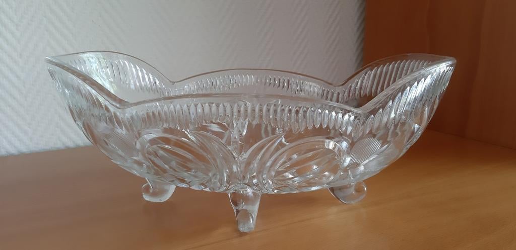 Ovale schaal op pootjes, bewerkt glas, L30 x B16 x H12 cm, Antiek en Kunst, Antiek | Glas en Kristal, Ophalen of Verzenden