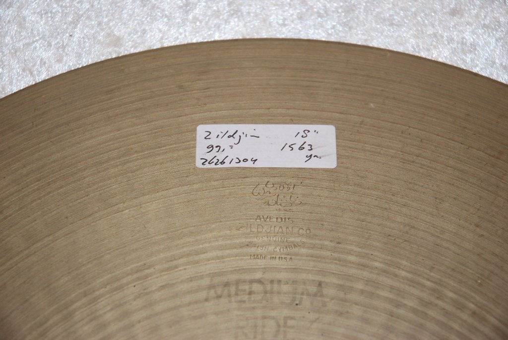 Zildjian Avedis medium ride bekken 1563gr 18 inch <26261304>, Gebruikt, ., Drums of Percussie, Ophalen of Verzenden