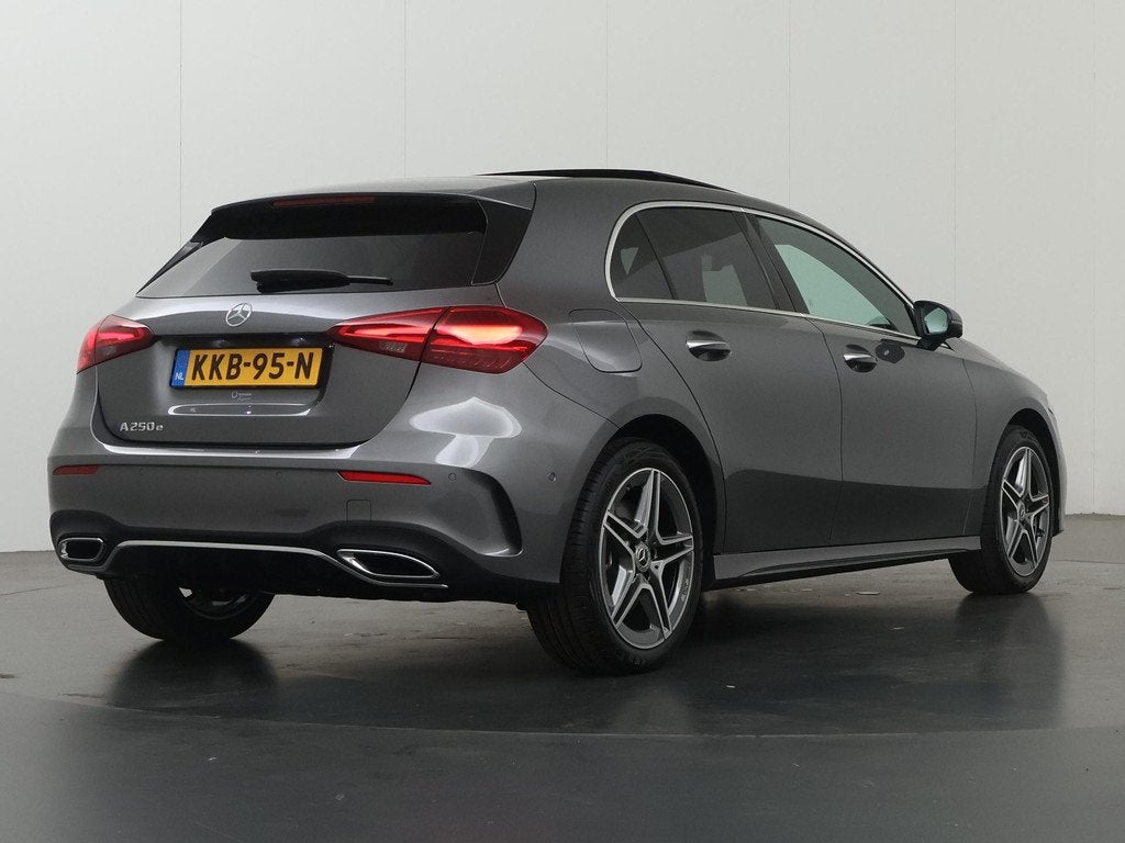 Mercedes-Benz A-klasse 250e Business Solution AMG | Panorama, Auto's, Mercedes-Benz, 4 cilinders, 163 pk, Bedrijf, Hybride Elektrisch/Benzine