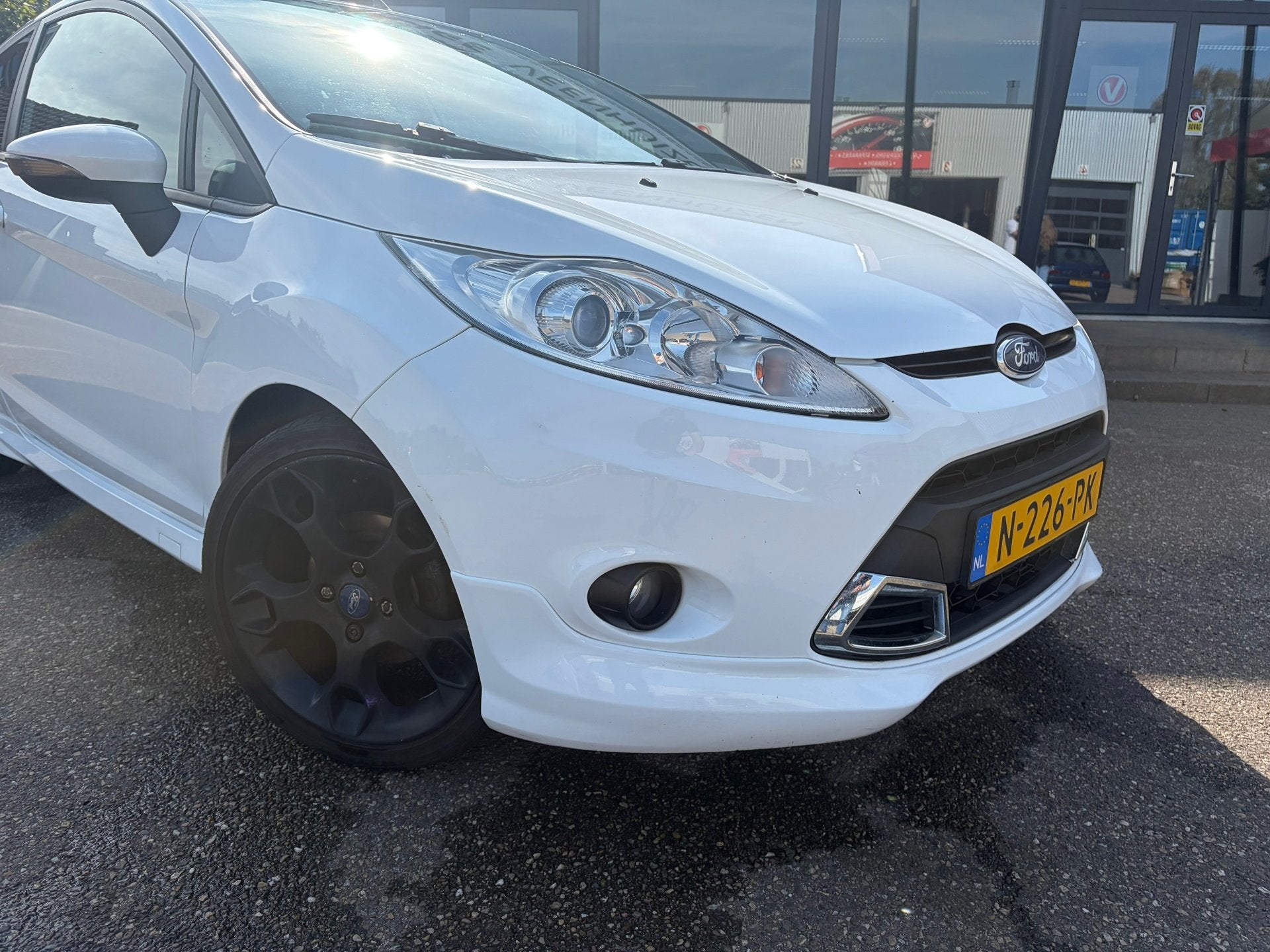 Ford Fiesta 1.6 Metal|Nieuwe APK|Leder|Sensoren|, Auto's, 135 pk, Gebruikt, 4 cilinders, Wit
