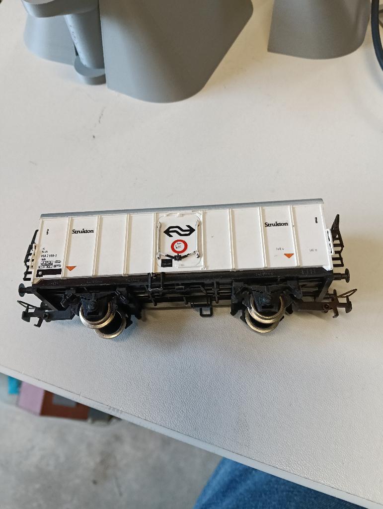 Wagon Strukton van Kleinbahn H0, Hobby en Vrije tijd, Modeltreinen | H0, Overige merken, Wisselstroom, Gebruikt, Wagon