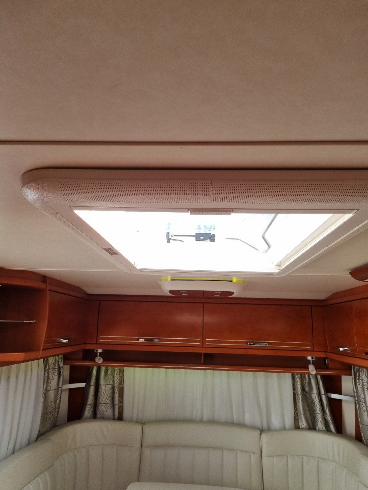 Foto 16 van Tabbert puccini 560TD bj,15 als nieuw BOMVOL ACCESSOIRES