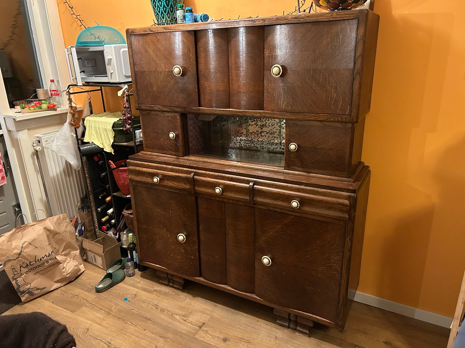 Oude houten kast met bakelieten knoppen, Antiek en Kunst, Ophalen