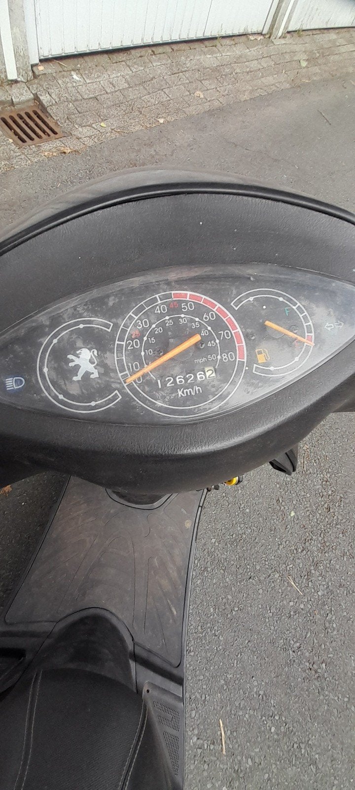 2 scooters, 1sloop Yamaha Jog R 1rijdend Peugeot QM50QT-6, Ophalen, Gebruikt, Overige modellen, Maximaal 45 km/u