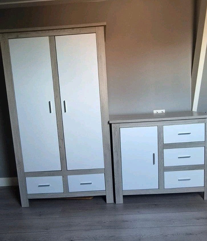 kledingkast en dressoir/commode, Ophalen, Gebruikt, 100 tot 150 cm, Met lade(s)