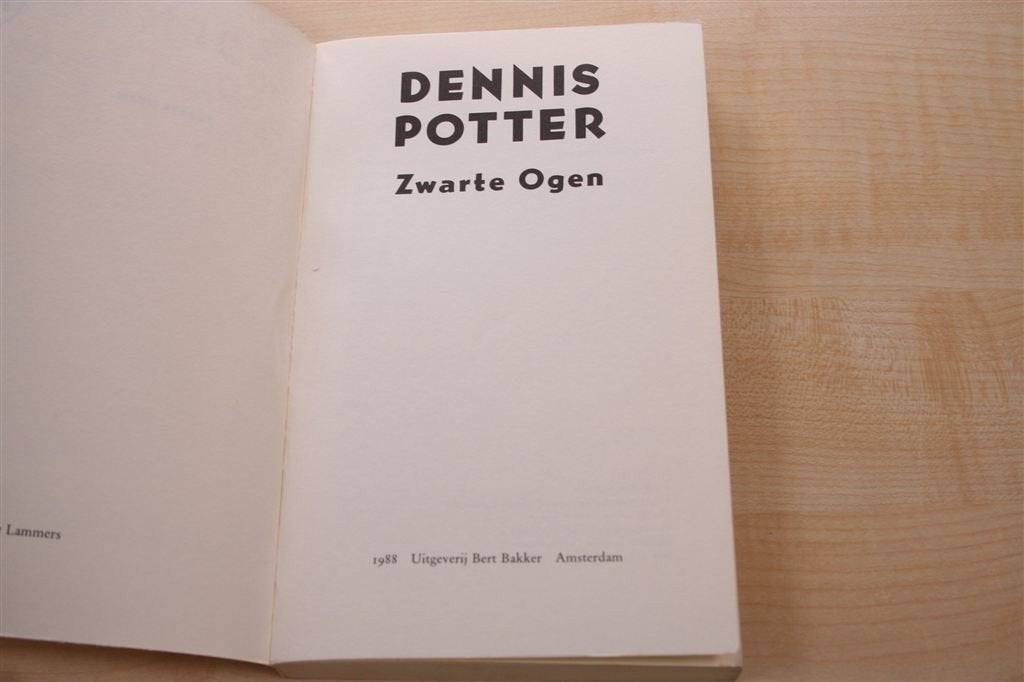Zwarte ogen — Dennis Potter — Ook als TV-serie, Ophalen of Verzenden, Gelezen
