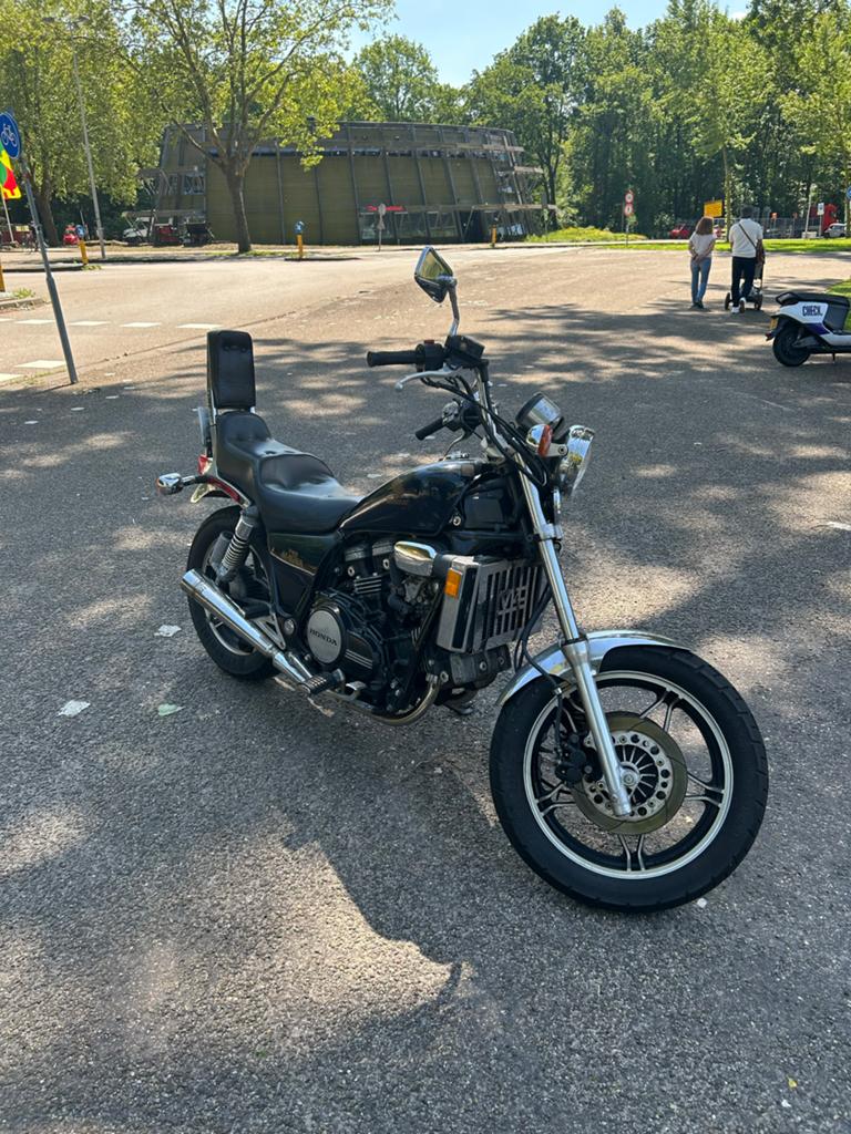 Honda V45 Magna 1983 - Klassieke Chopper met karakter