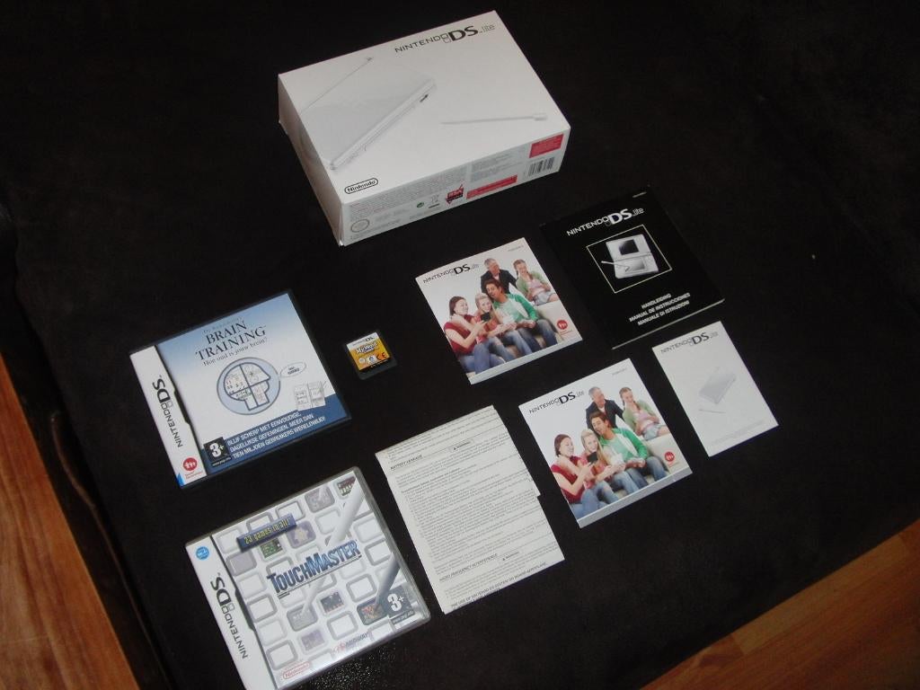 Nintendo DS Lite (Polar White) doos met 3 games, Spelcomputers en Games, Spelcomputers | Nintendo DS, Wit, Ophalen of Verzenden