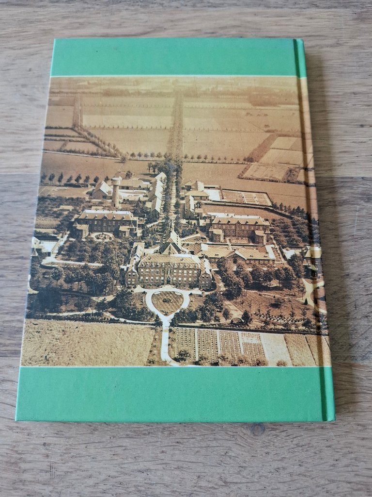 Enkel den mensch - Assisië negentig jaren zorgen voor zorg, Ophalen of Verzenden, Zo goed als nieuw, Nederland