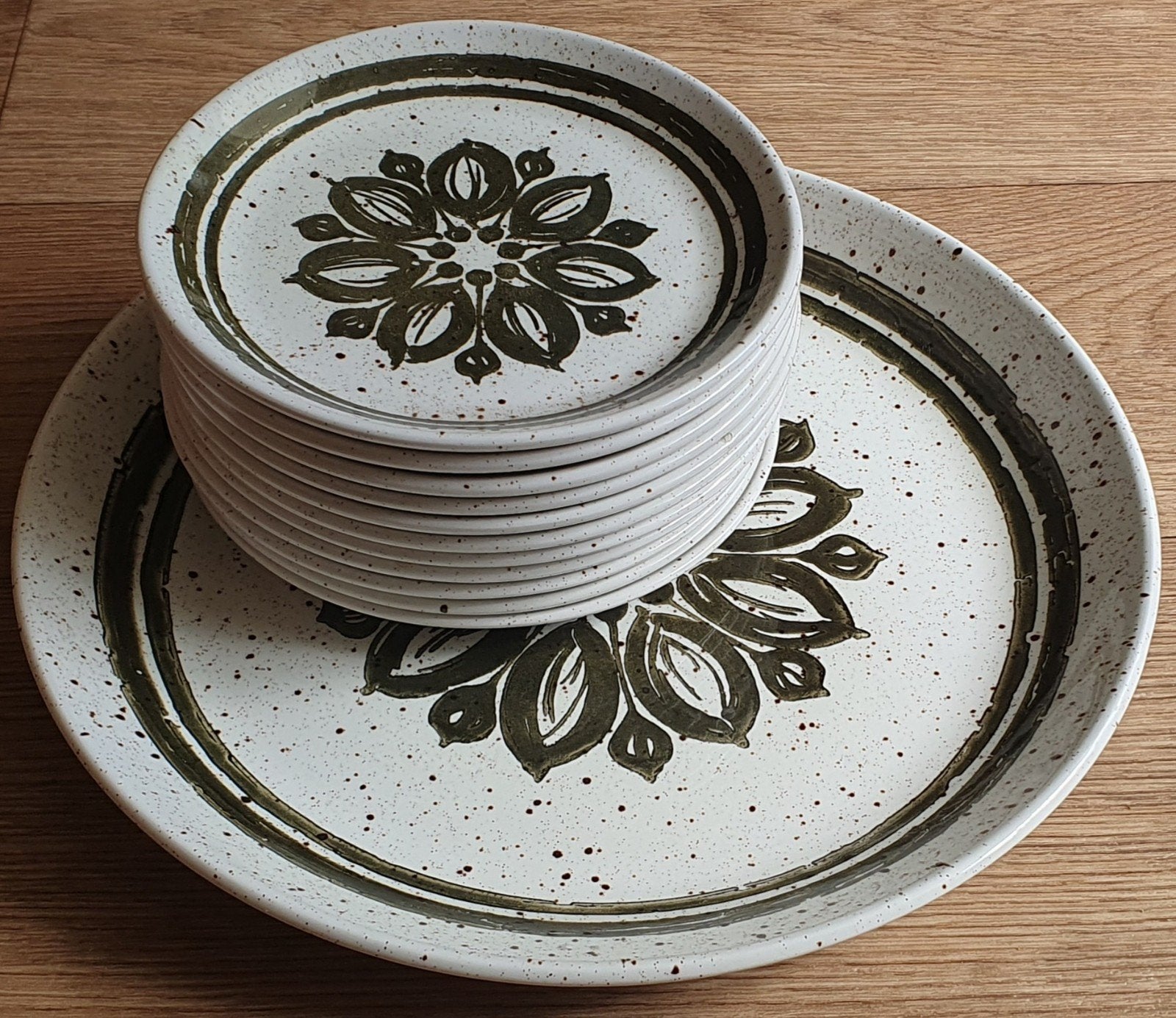 Vintage Biltons, Staffordshire gebaksbordjes en taartschaal, Huis en Inrichting, Keuken | Servies, Ophalen, Zo goed als nieuw