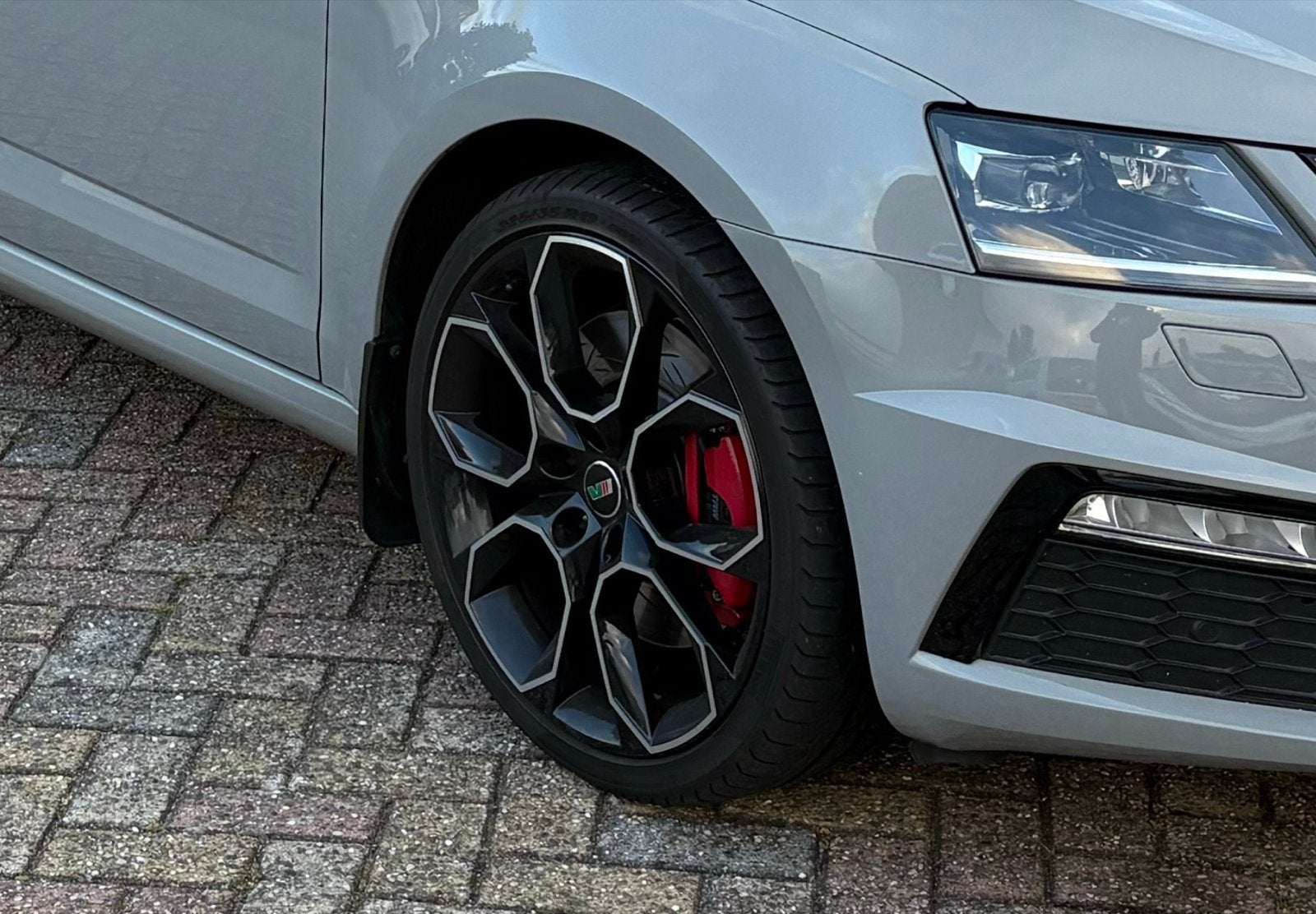 Skoda Octavia RS 19" XTREME velgen met Pirelli P-Zero banden, Gebruikt, Banden en Velgen, Personenwagen, Ophalen