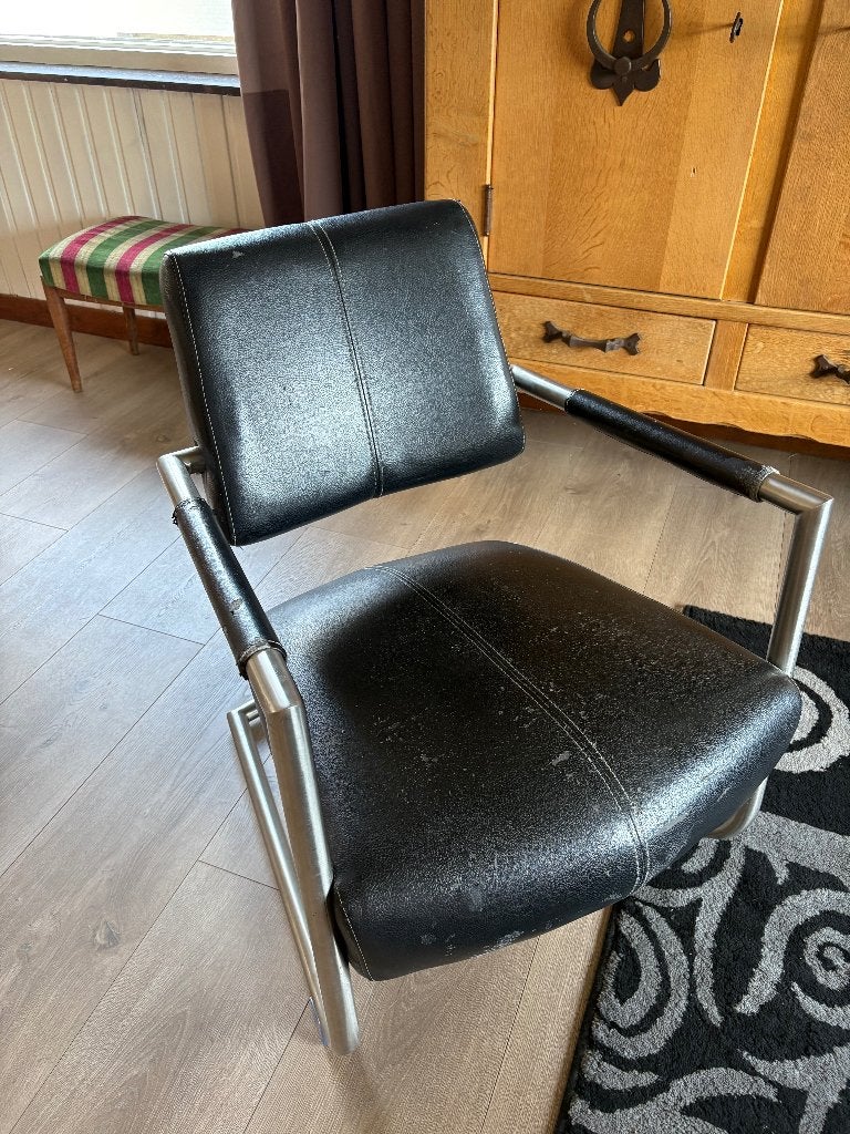 Zwarte bureaustoel met metalen frame, Ophalen, Gebruikt, Zwart, Leer