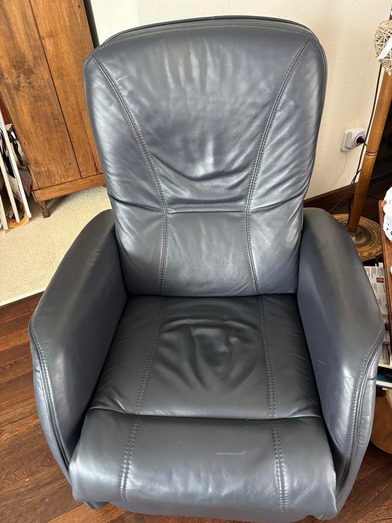 Leren sta-op stoel / relaxfauteuil voor dames, Huis en Inrichting, Fauteuils, Ophalen, Gebruikt, 50 tot 75 cm, Leer