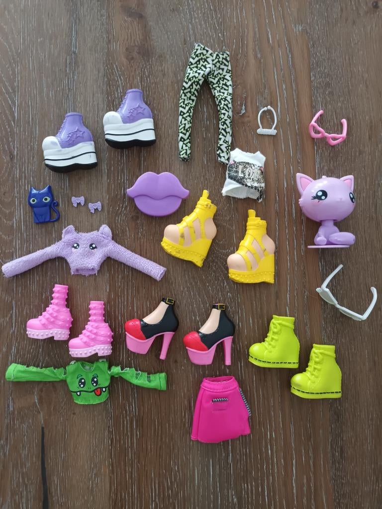 Bratz diverse accessoires, oa schoenen, broek, rokje, shirt, Ophalen, Gebruikt, Overige typen