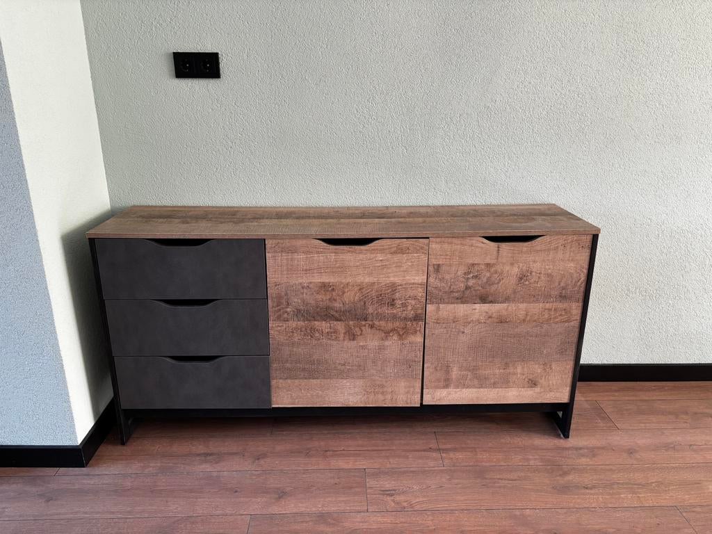 Mooi dressoir 1.61cm breed, Ophalen, Overige materialen, Gebruikt, Met deur(en)