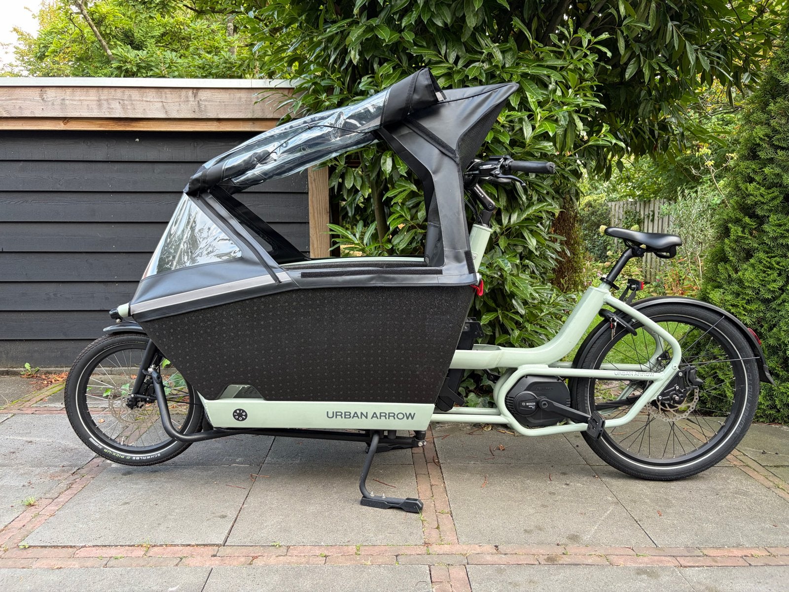 Urban Arrow Family Active Line Plus bakfiets met GPS module, 4 kinderen of meer, Zo goed als nieuw, Elektrisch, Schijfrem