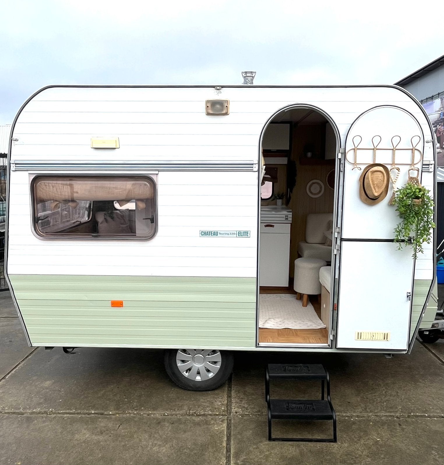 Caravan Chateau 350 Touring retro vintage gepimt, Caravans en Kamperen, Chateau, Koelkast, Treinzit, Particulier