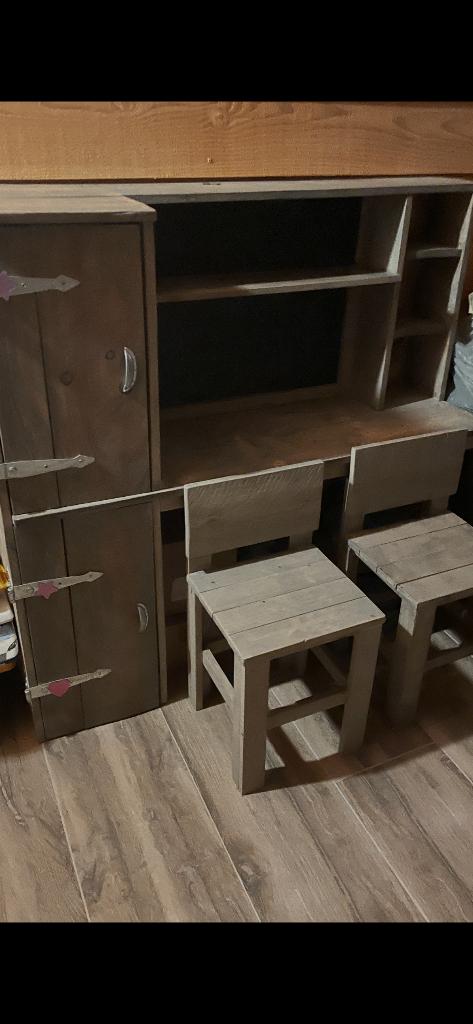 Steigerhouten speeltafel met krijtbord en 2 stoeltjes, Ophalen, Zo goed als nieuw