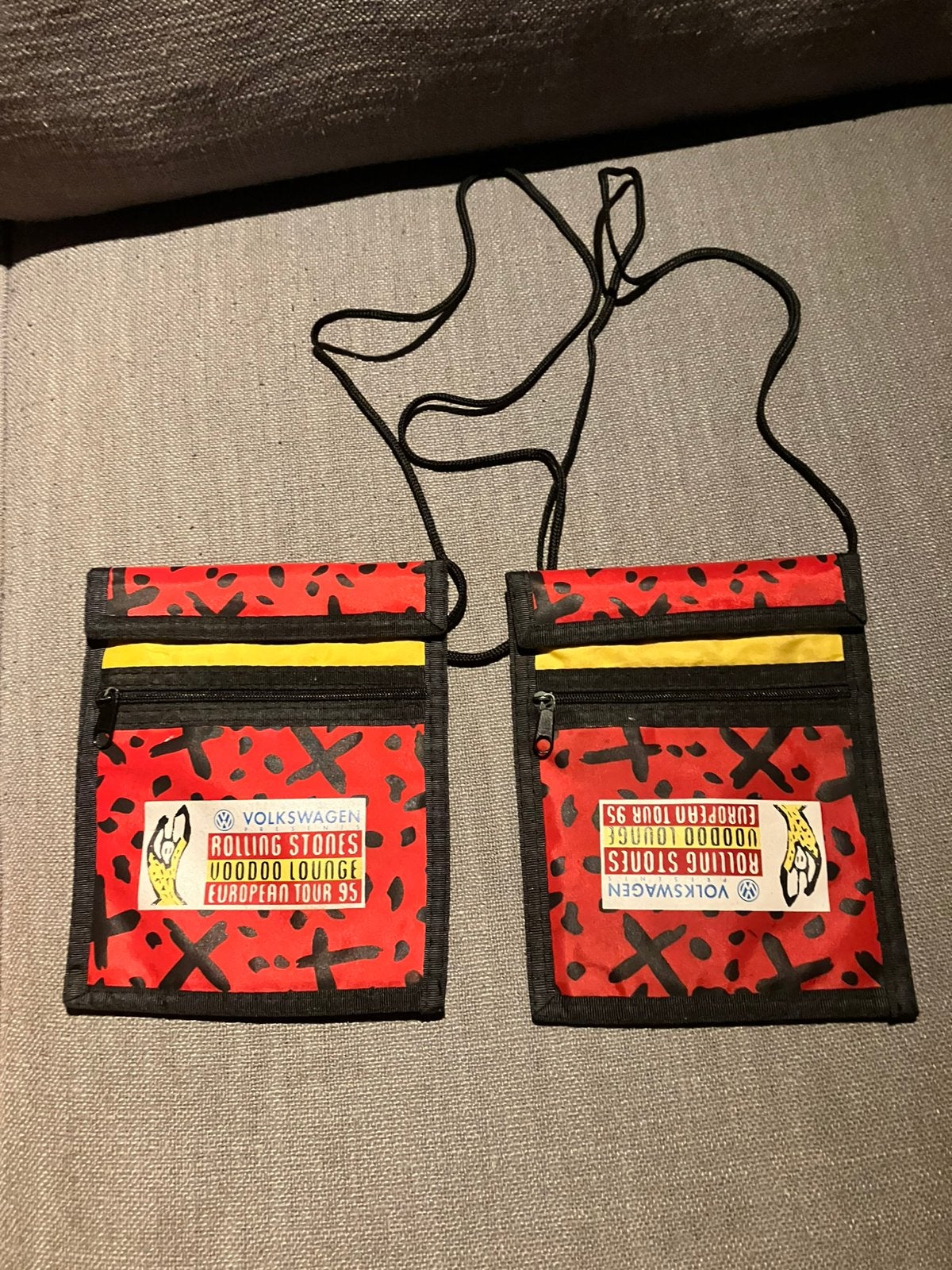 2 x vintage beurs portemonnee rolling stones voodoo tour 95, Verzamelen, Muziek, Artiesten en Beroemdheden, Gebruikt, Kleding