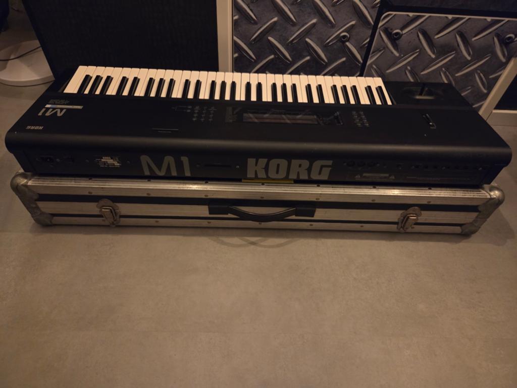 Korg M1 synthesizer, Muziek en Instrumenten, Ophalen, Korg, Midi-aansluiting, 61 toetsen