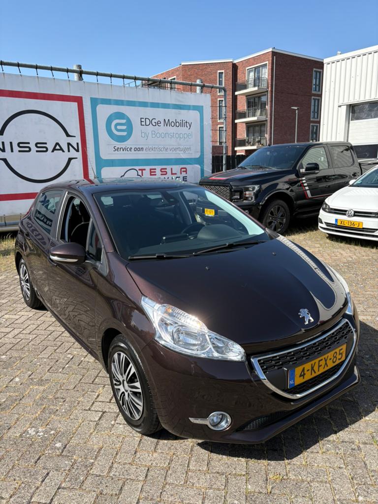 Peugeot 208 1.2 VTI 60KW/82PK 5-D 2013 Bruin NIEUWE APK, Voorwielaandrijving, 31 €/maand, 1199 cc, Bruin