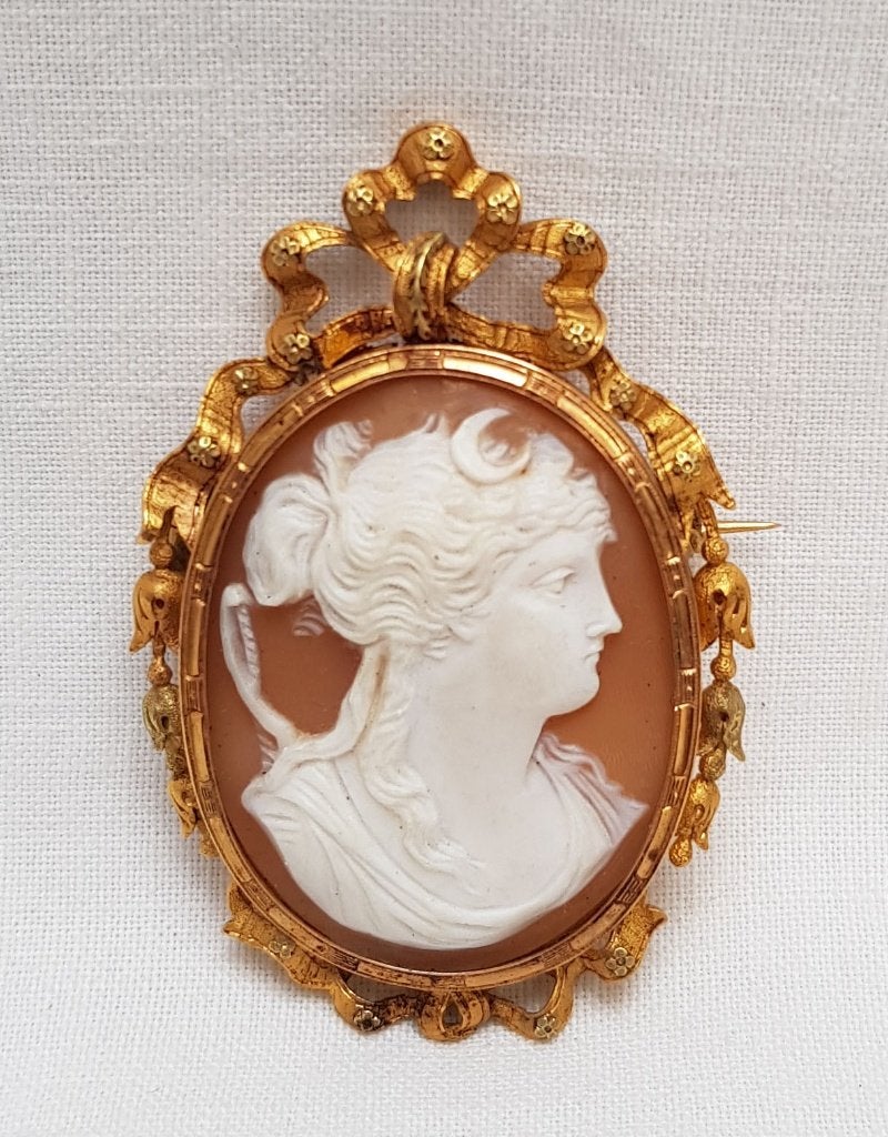 Antieke CAMEO broche Diane - goud., Sieraden, Tassen en Uiterlijk, Antieke sieraden, Ophalen of Verzenden, Goud, Broche