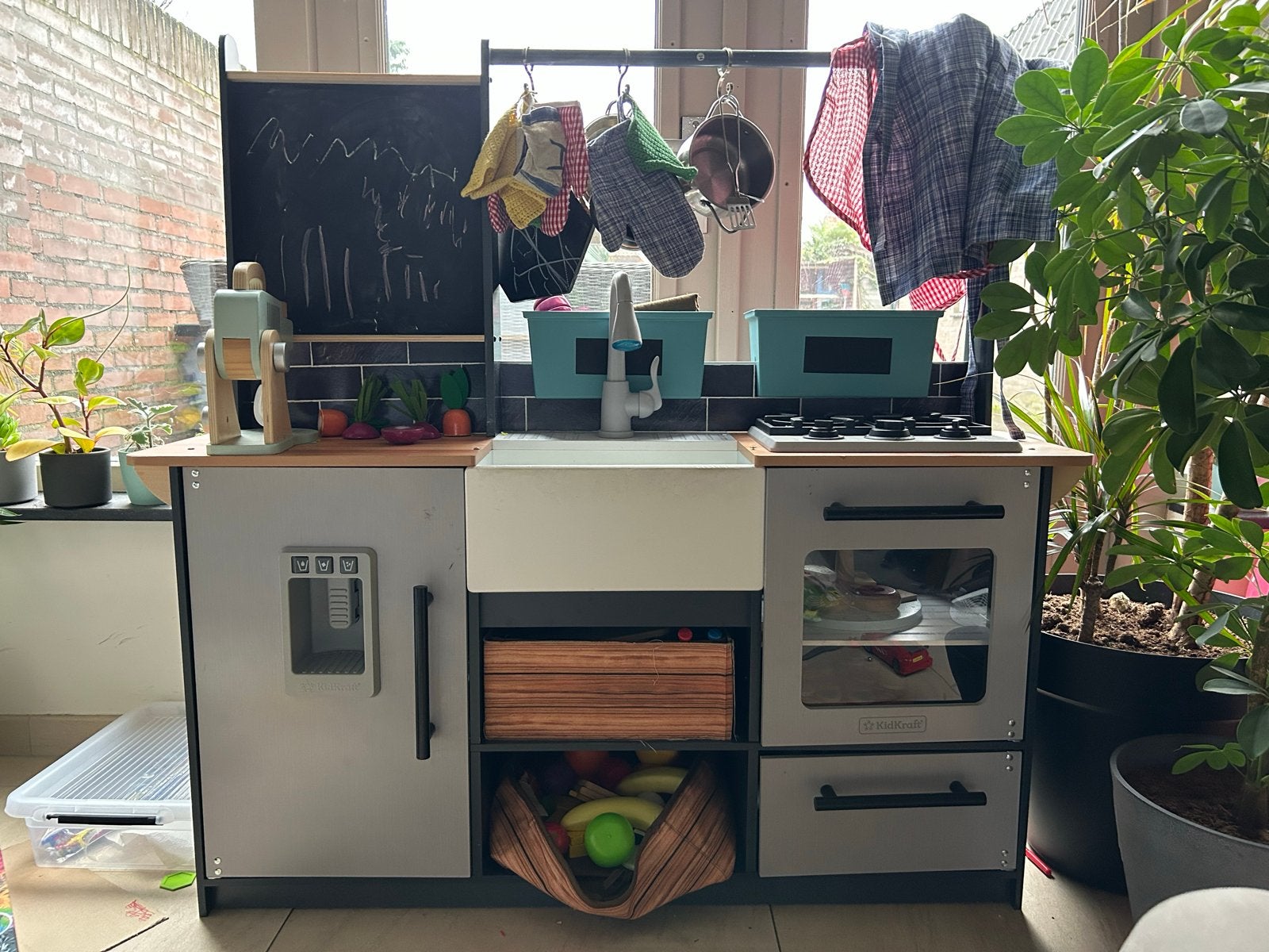 Grote KidKraft Speelkeuken met Accessoires, Kinderen en Baby's, Speelgoed | Speelkeukens, Ophalen, Gebruikt, Hout, Speelkeuken