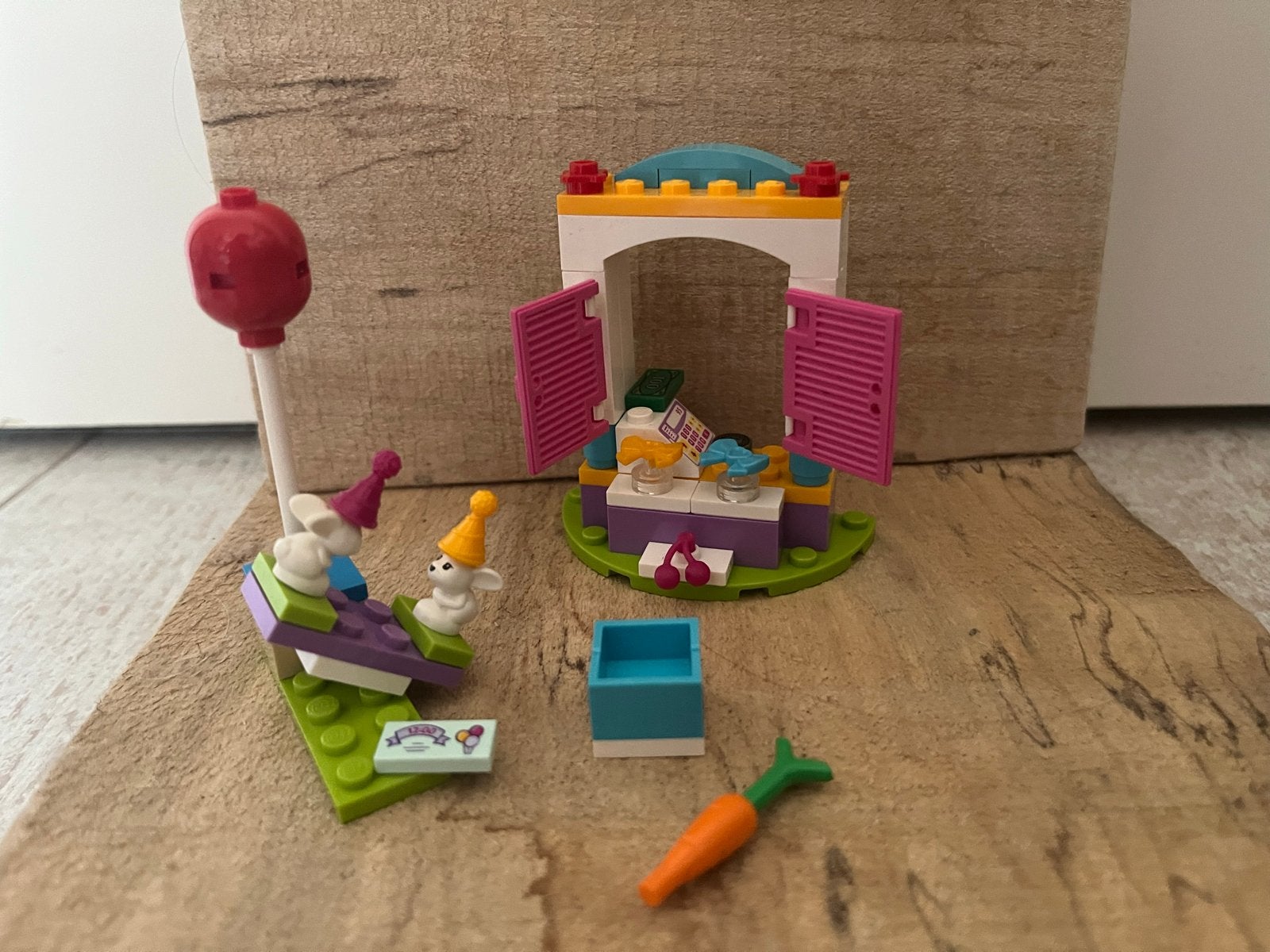 Lego Friends 41113 Konijntjes Mini & Minu Verjaardagsfeestje, Ophalen, Gebruikt