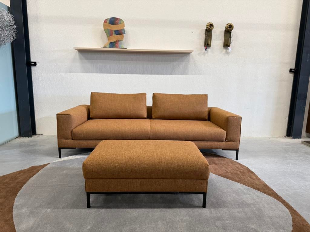 Nieuw Design on Stock Aikon Lounge Bank 4 zits Milton Rust, 75 tot 100 cm, Ophalen of Verzenden, Rechte bank, Stof