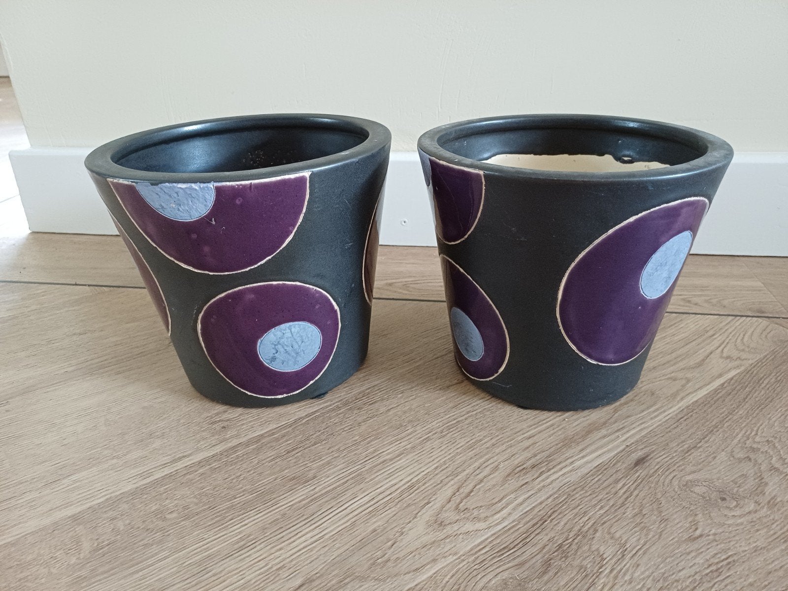 2 bloempotten voor binnen, Gebruikt, Paars, Ophalen of Verzenden, Steen/keramiek