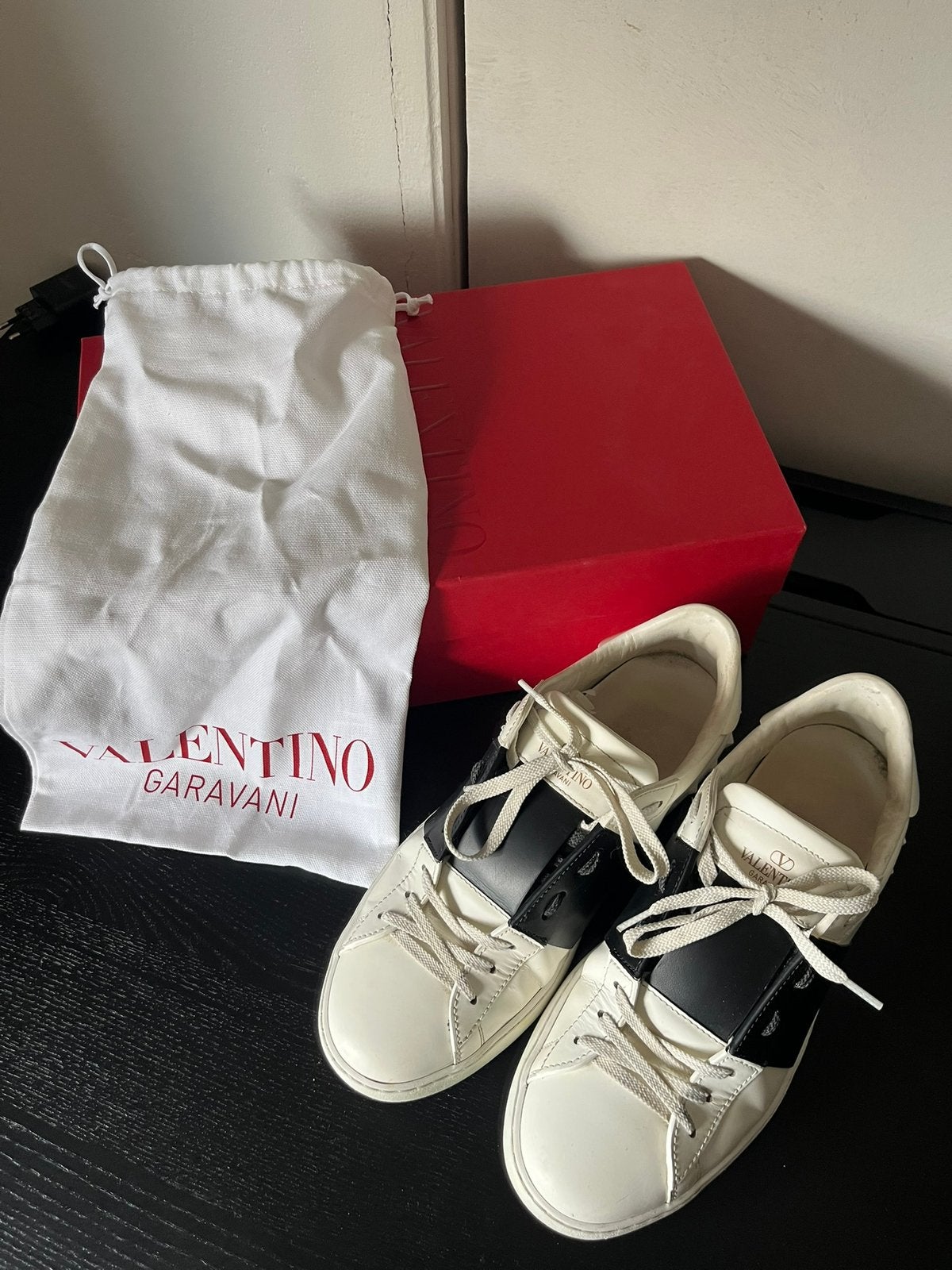 Valentino schoenen, Verzenden, Wit, Sneakers of Gympen, Zo goed als nieuw