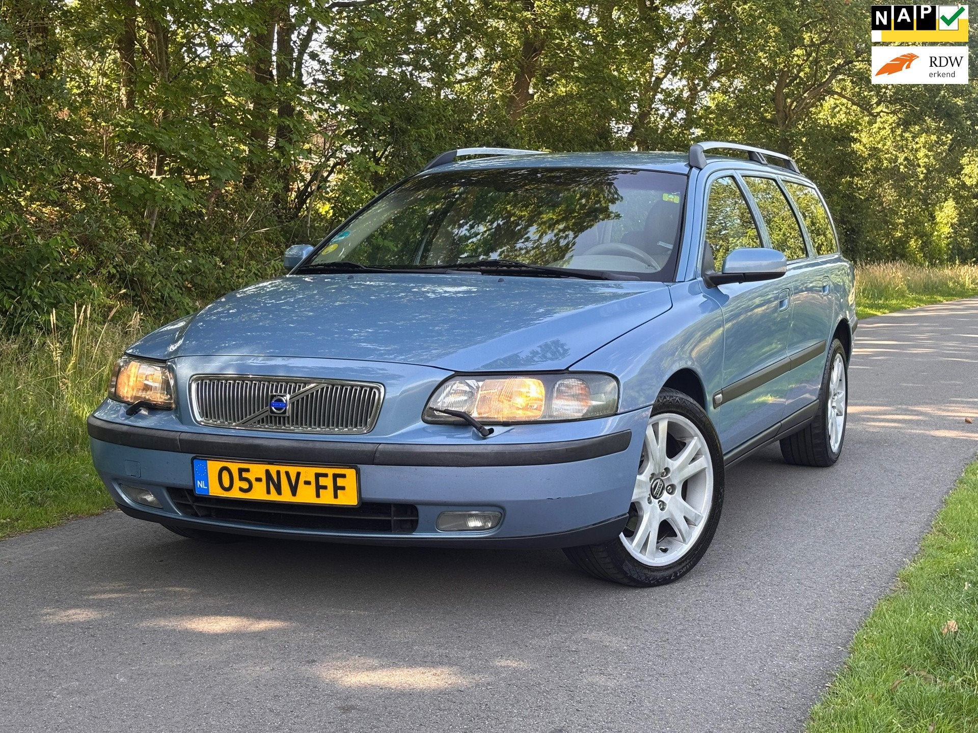 Volvo V70 2.4 Comfort Line | Airco + Cruise control Nu € 9, Auto's, Volvo, Voorwielaandrijving, Stoelverwarming, Blauw, Euro 4