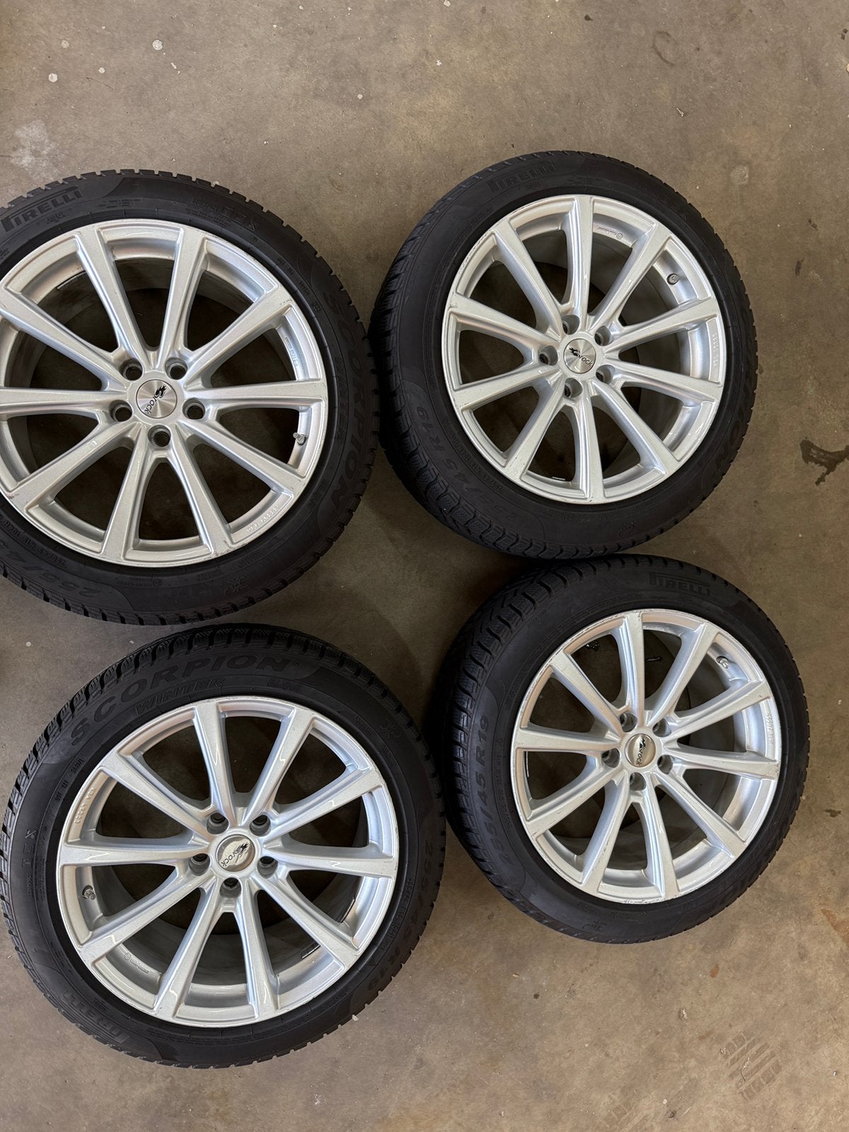 Tesla Model Y wintersets, Ophalen, 18 inch, Gebruikt, 255 mm