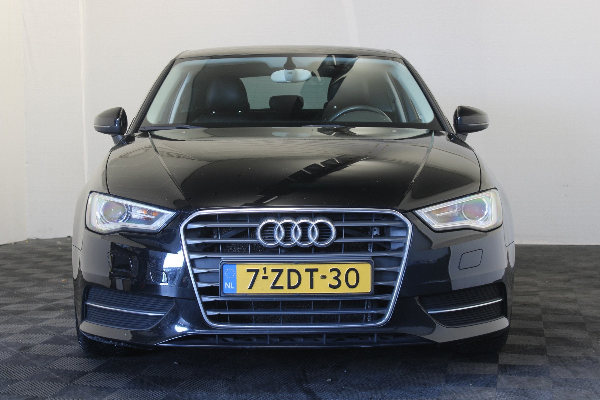 Audi A3 1.6 TDI ultra Attraction Pro Line plus (bj 2014), Auto's, Voorwielaandrijving, Euro 5, Gebruikt, Zwart