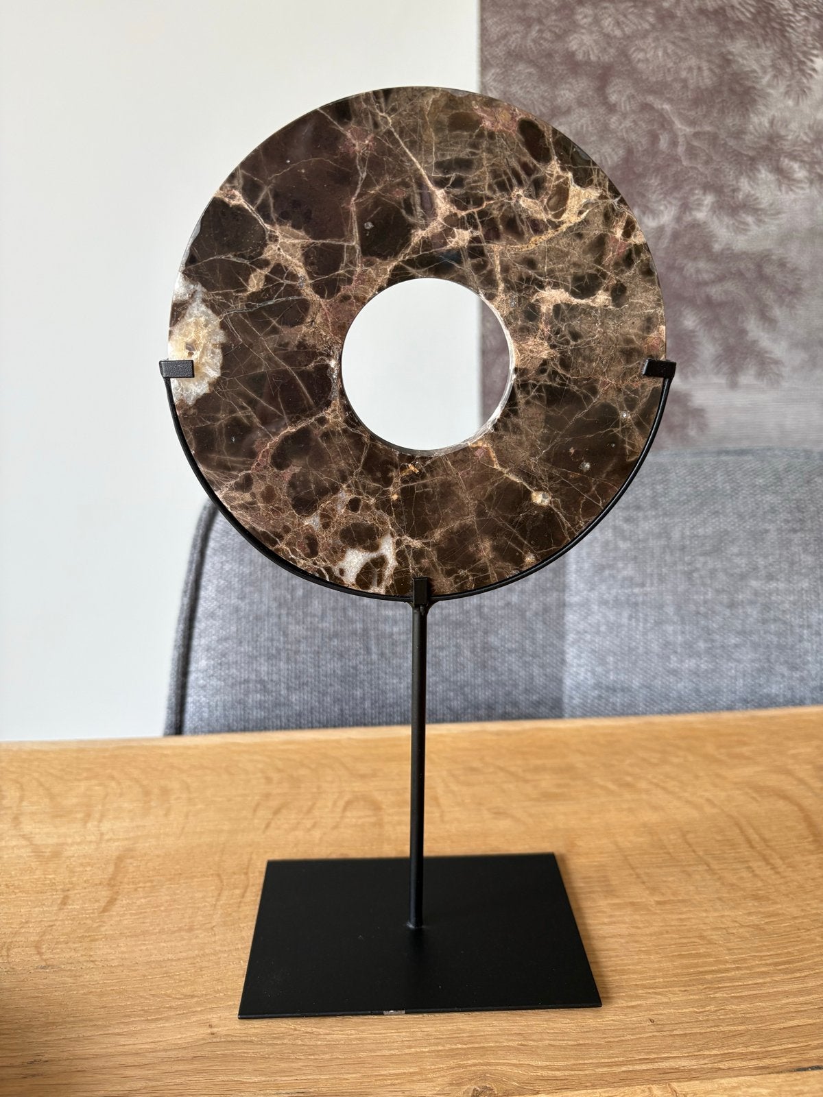 Decoratieve marmeren schijf op standaard, Ophalen, Zo goed als nieuw, Bruin, Steen/keramiek