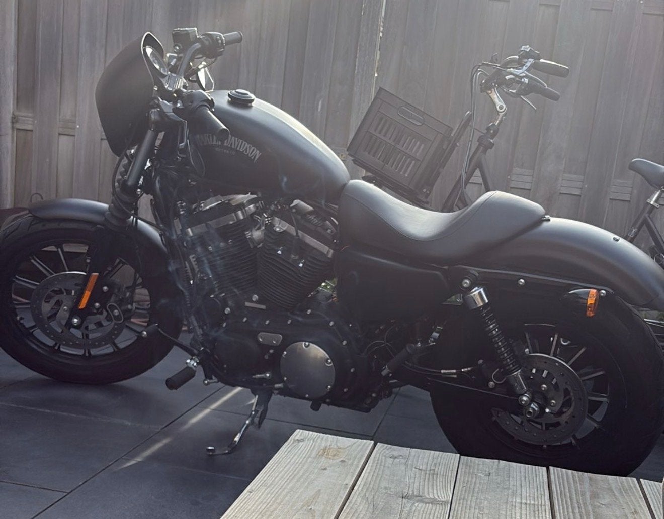 Harley Davidson XL883 N Iron met Vance & Hines uitlaat, 2 cilinders, Sportuitlaat, Occasion, Particulier