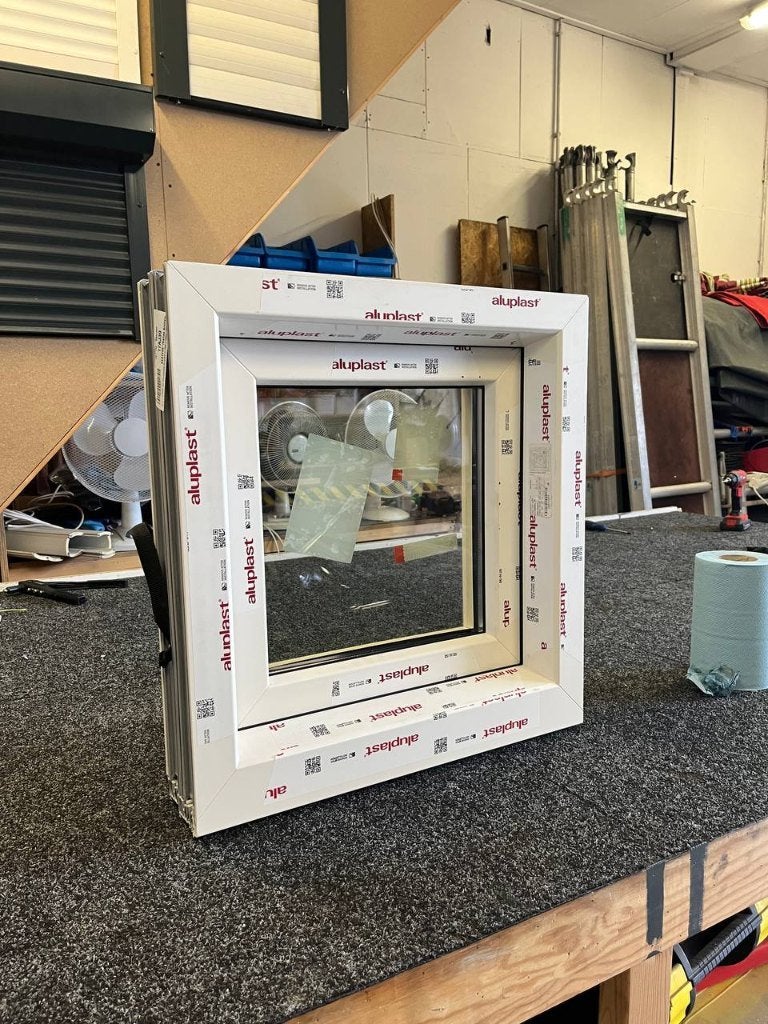 2x Kunststof Kozijn merk Aluplast RAL(9001), Ophalen, Kunststof, Minder dan 75 cm, Raamkozijn