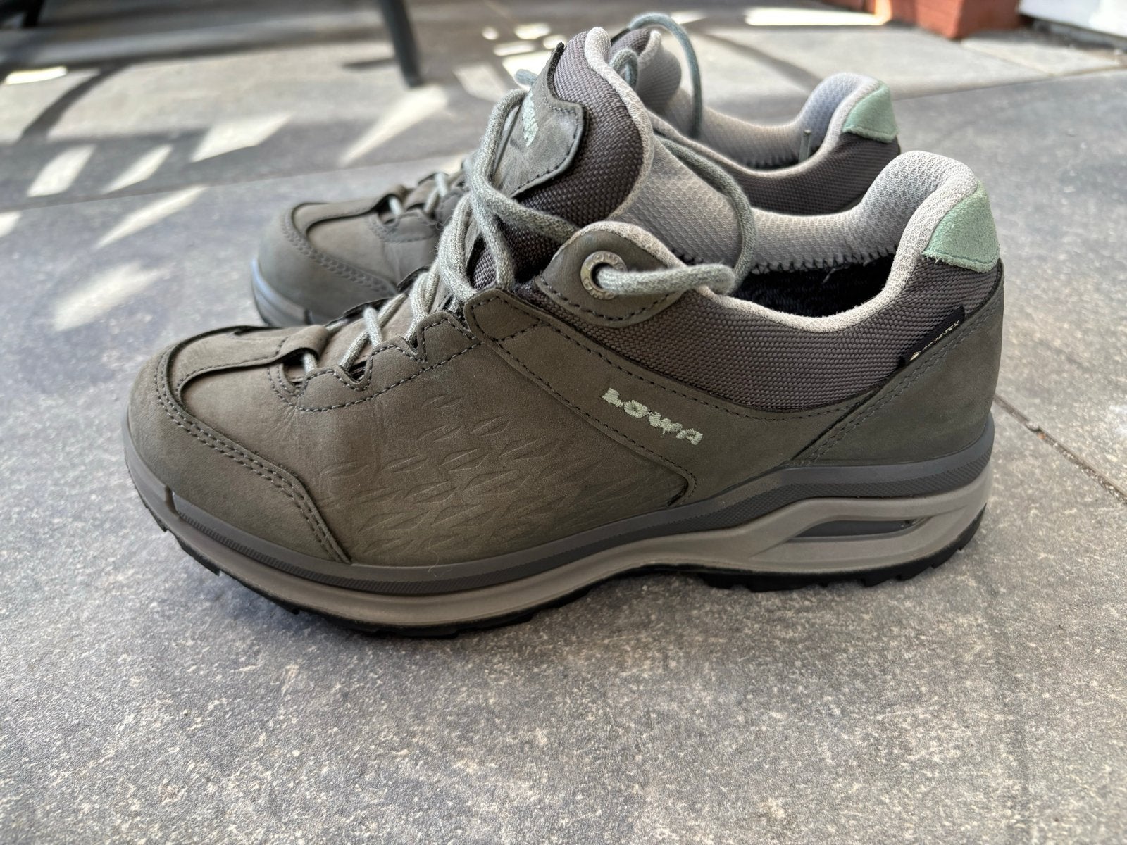 Lowa Locarno GTX Lo dames wandelschoenen - Maat 38, Zo goed als nieuw, Grijs, Wandelschoenen, Ophalen of Verzenden
