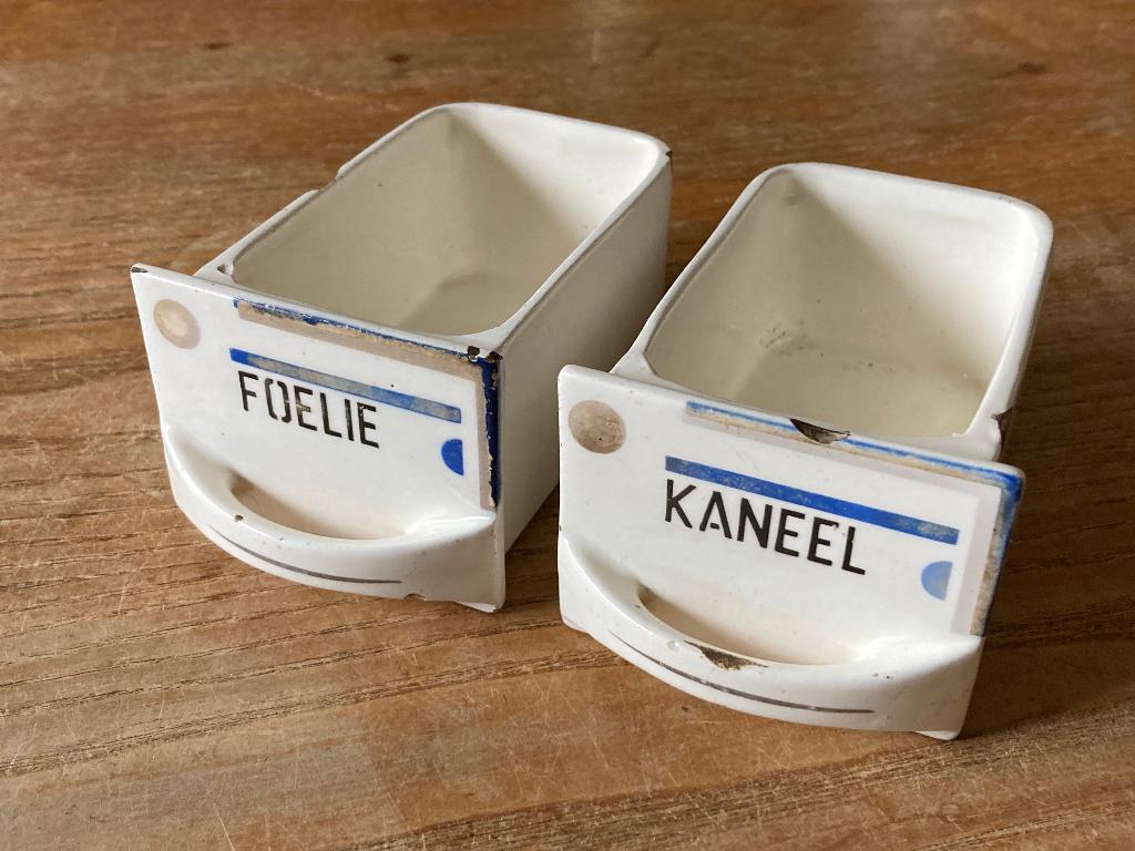 Vintage bakjes laatjes kruidenrek Foelie Kaneel, Ophalen of Verzenden