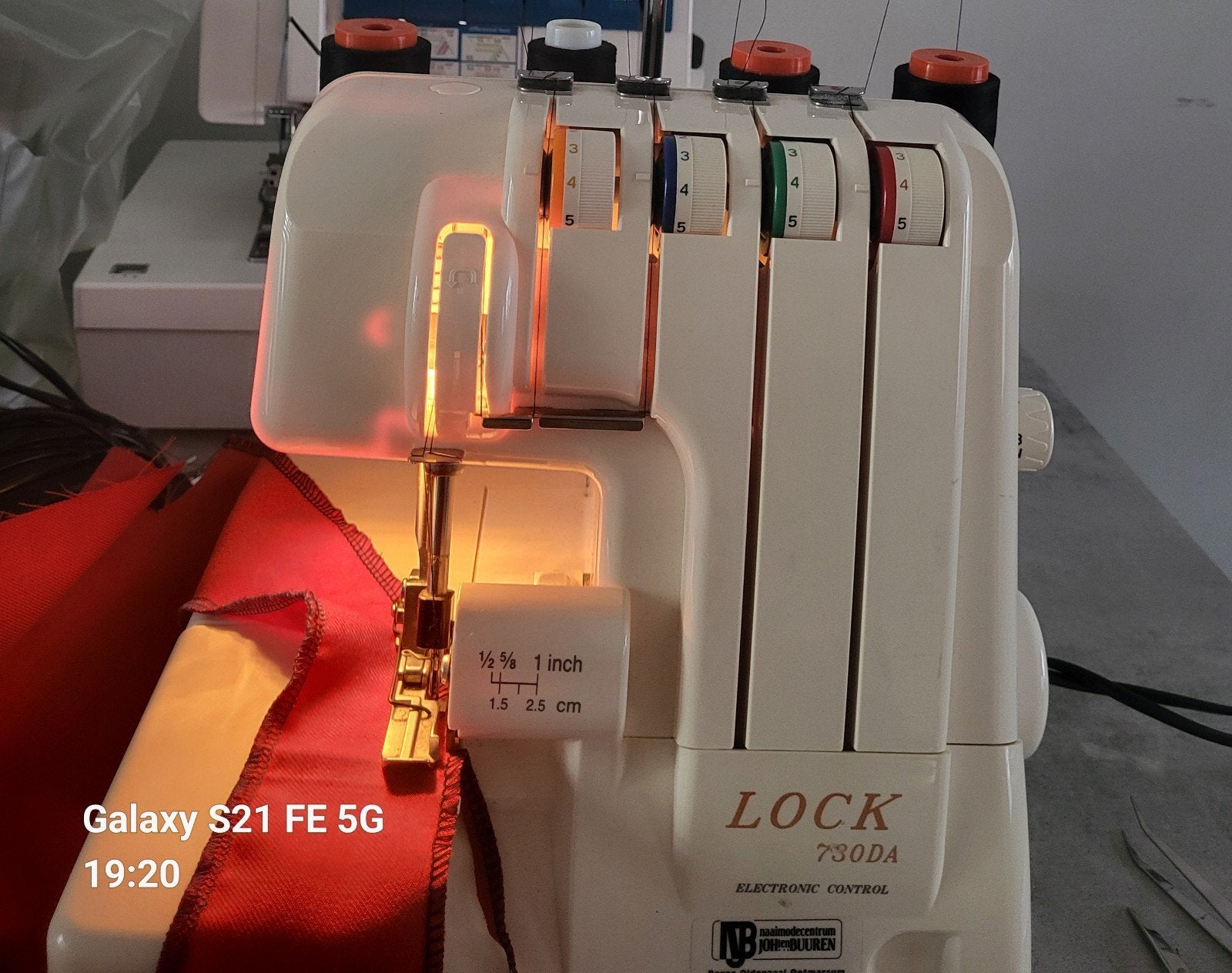 Lock 730 DA overlock machine, Ophalen, Lockmachine