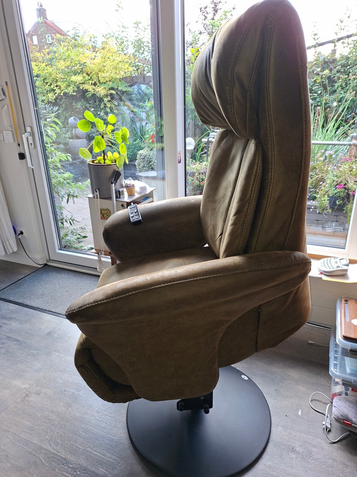 Sta-op stoel Meubelzorg met afstandsbediening, Huis en Inrichting, Ophalen, Gebruikt, Minder dan 75 cm, 75 tot 100 cm