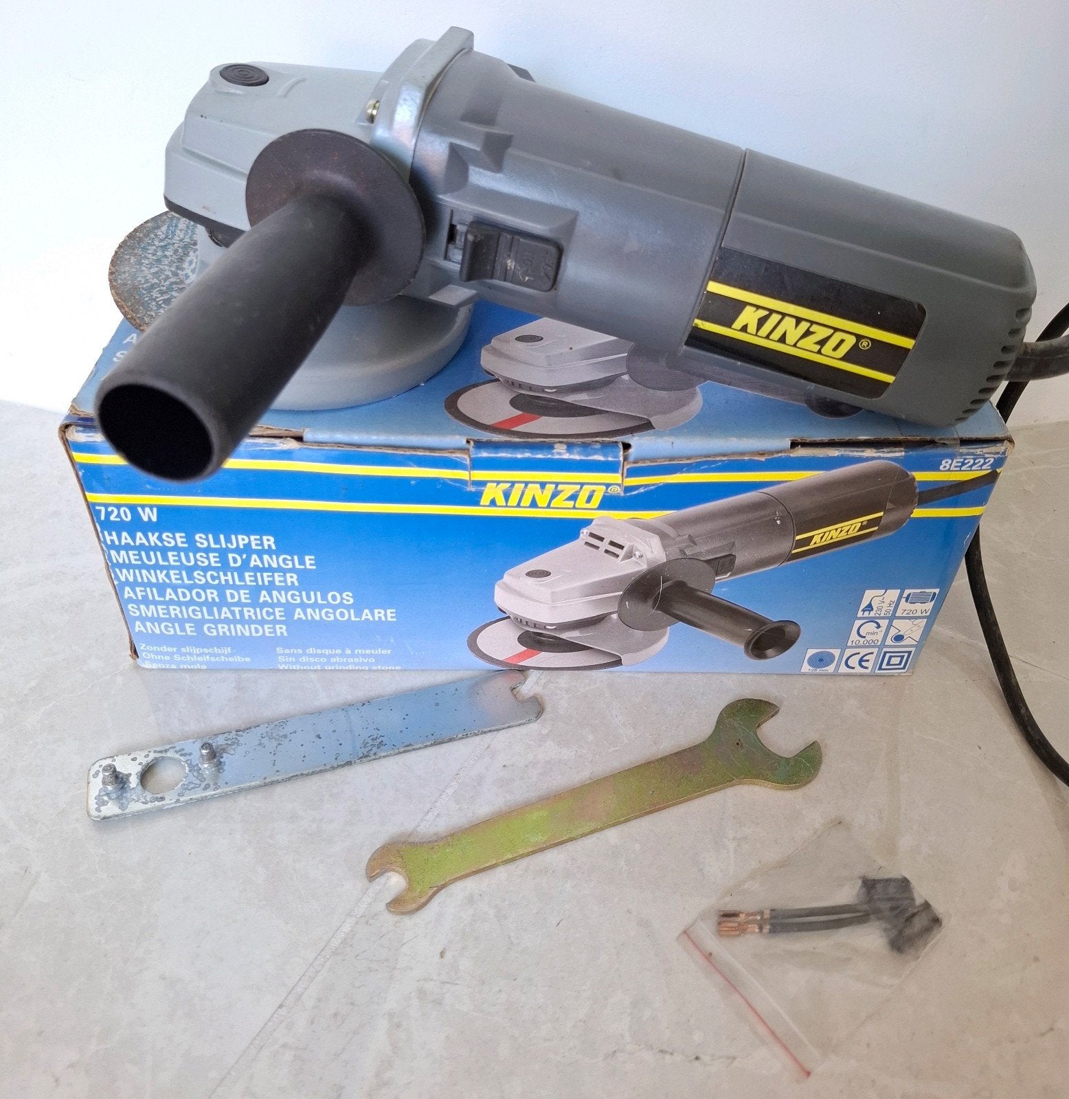 Kinzo 8E222 haakse slijper 720W 125mm, slijpschijf, sleutels, Doe-het-zelf en Verbouw, Gereedschap | Slijpmachines, Ophalen, Zo goed als nieuw