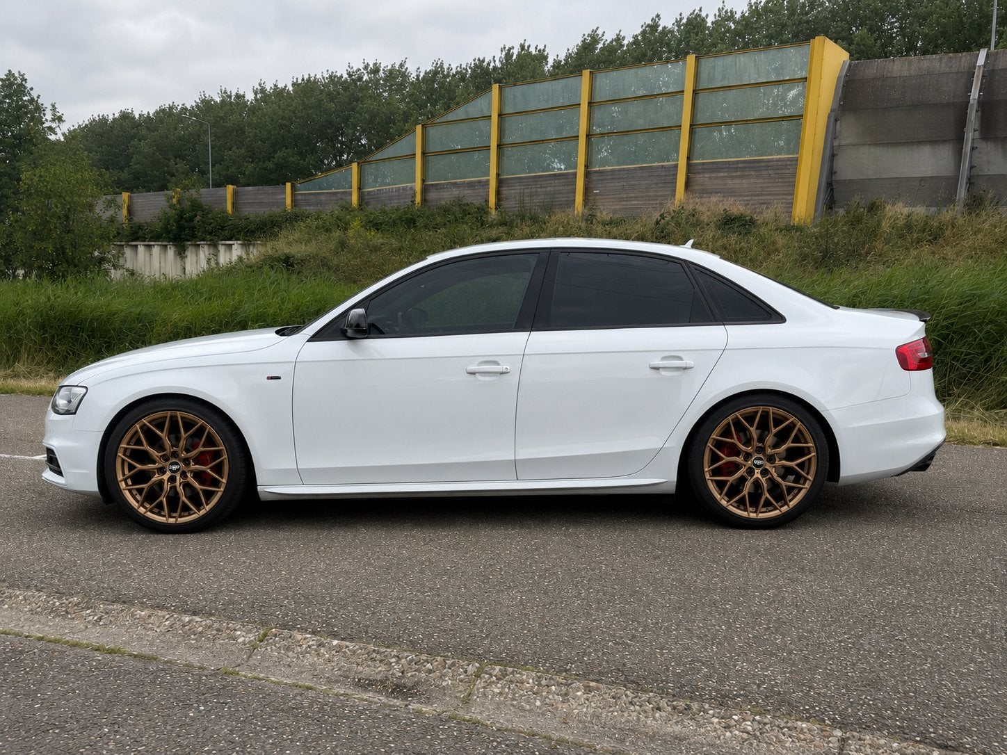 Audi A4  Sport Edition 270pk 3x S-Line zeer mooie Audi, Auto's, Audi, Zwart, 4 cilinders, Wit, Origineel Nederlands