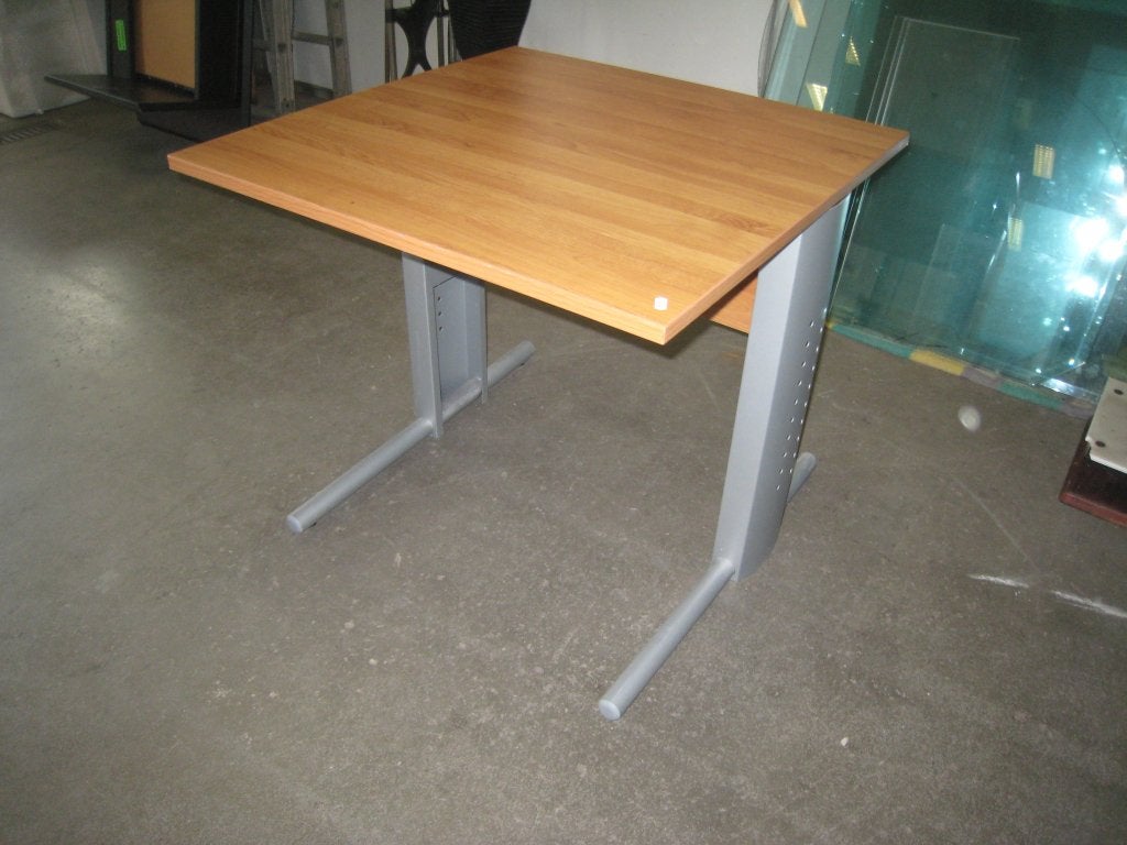 Klein modern kersen bureau, Huis en Inrichting, Bureaus, Niet ingevuld, Gebruikt, Niet ingevuld, Niet ingevuld