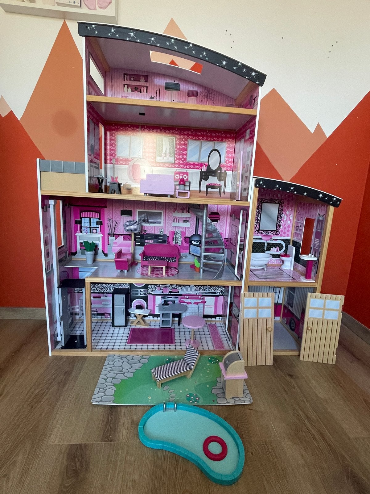 Groot Poppenhuis met Meubels en Zwembad, Kinderen en Baby's, Ophalen, Gebruikt, Poppenhuis