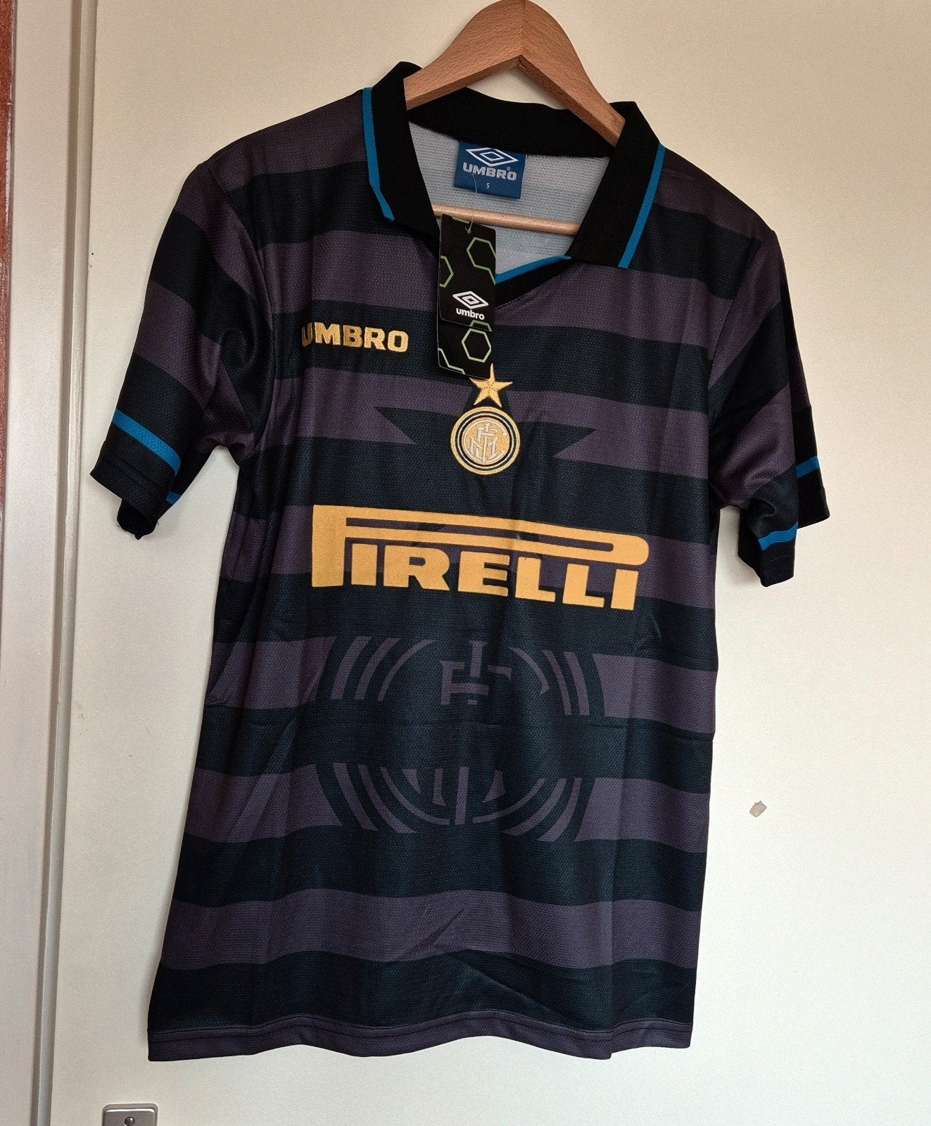 Nieuw Umbro Inter Milan voetbalshirt in maat S., Maat S, Ophalen of Verzenden, Nieuw, Shirt