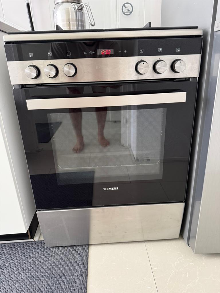 Siemens keramisch fornuis met oven vrij nieuw, Witgoed en Apparatuur, Fornuizen, Keramisch, Zo goed als nieuw, Vrijstaand, 85 tot 90 cm