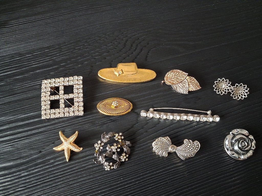 10 x verschillend model broche, Ophalen of Verzenden, Nieuw, Overige kleuren, Overige materialen