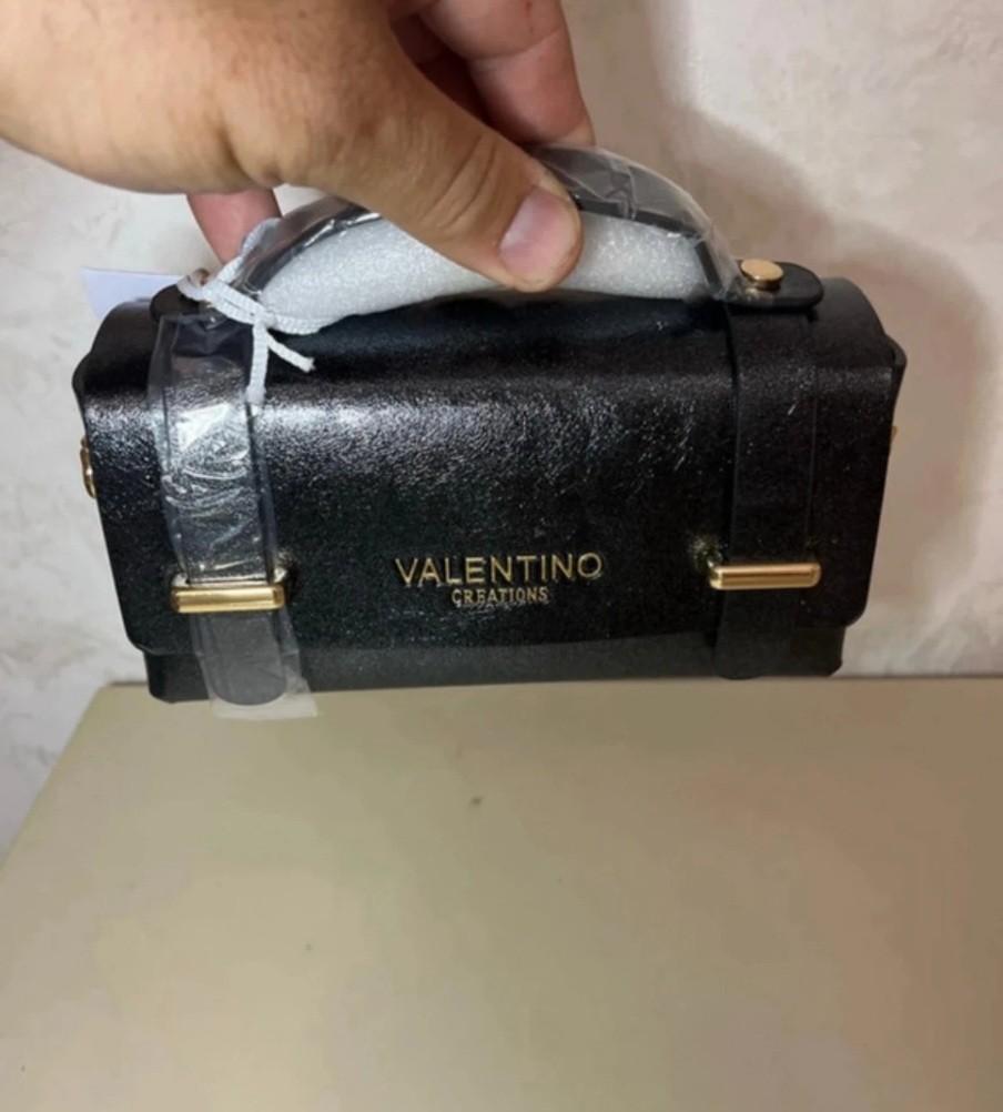 Valentino Creations Zwart Avondtasje met Gouden Details, Sieraden, Tassen en Uiterlijk, Tassen | Damestassen, Ophalen of Verzenden