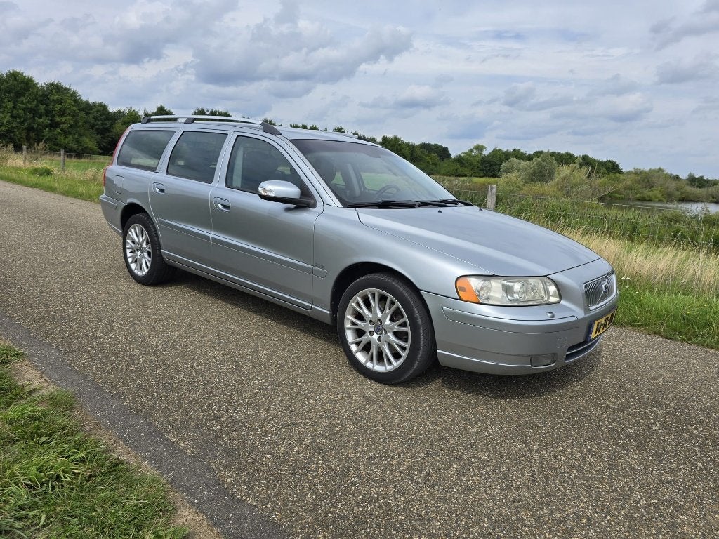 Volvo V70 2.5 T AWD AUT 2006 Grijs, Automaat, 1800 kg, Zwart, 2521 cc